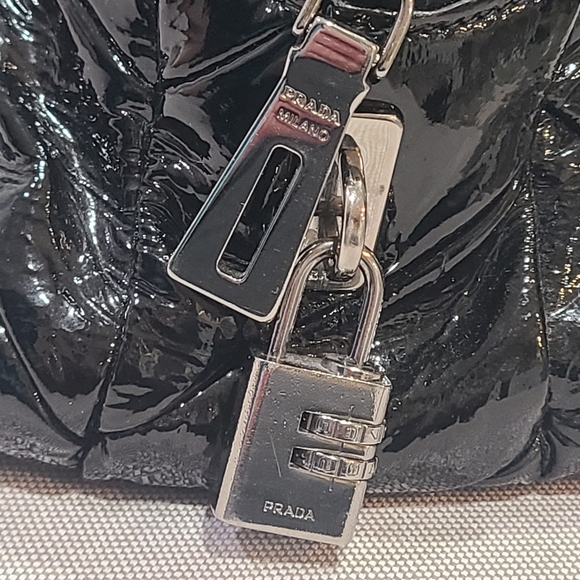 PRADA Vernis Chevron Dome Satchel in Nero Bowler Handbag W/ Shoulder Strap MINT - Picture 8 of 16